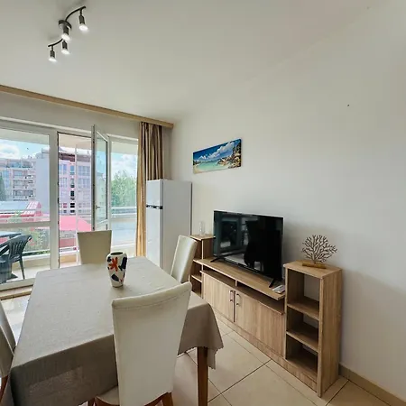 Sunny House 201 One Bedroom アパート サニービーチ