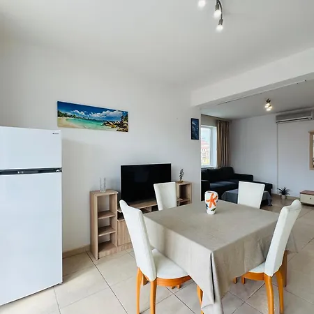 Sunny House 201 One Bedroom アパート サニービーチ